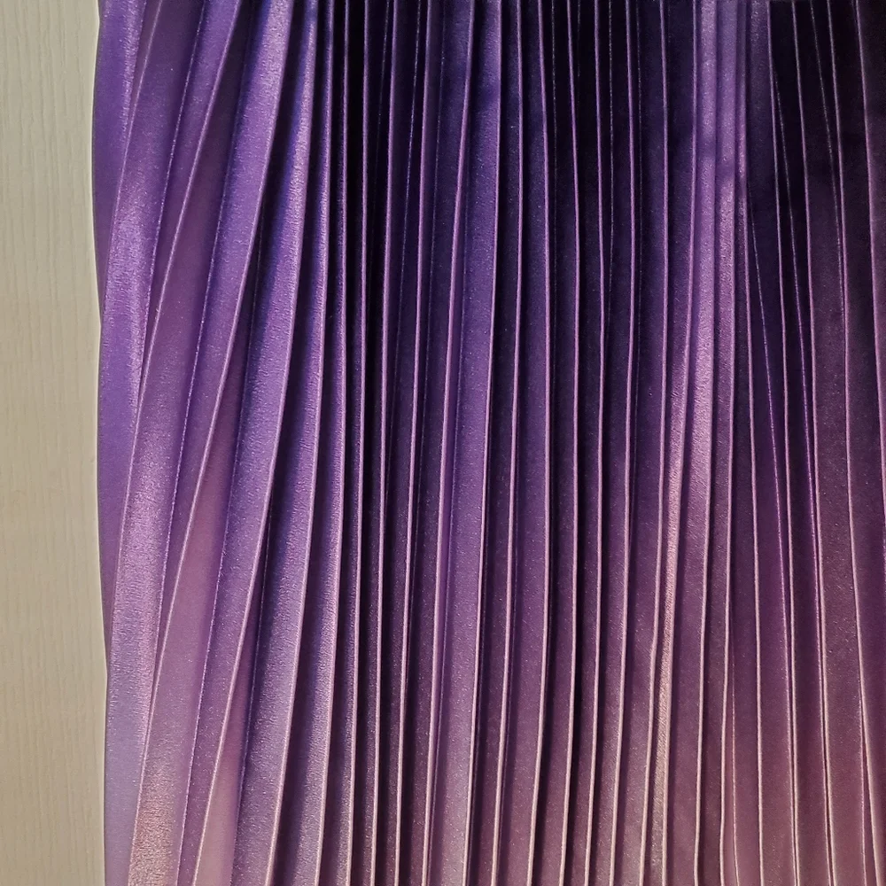 Tommy Hilfiger- Purple to Silver Ombre Pleated Maxi Dress (size 36) - Picture 10 of 17